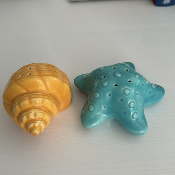 Coastal Salt and Pepper Vintage Shakers Sea Star and Sea Shell Treasure Craft - Picture 7 of 7